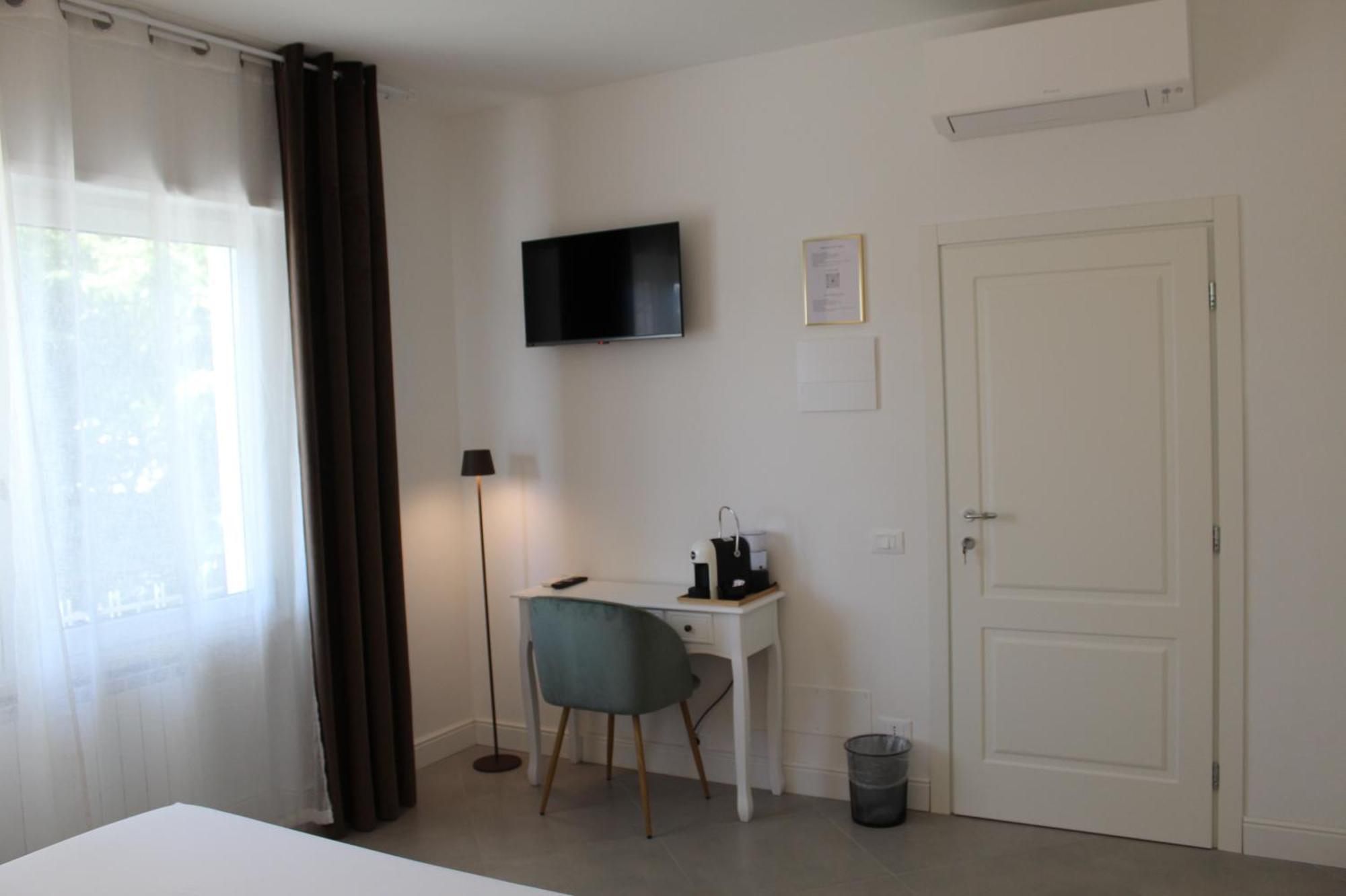 Villa Forte Salvi - Rooms Peschiera del Garda Exteriör bild