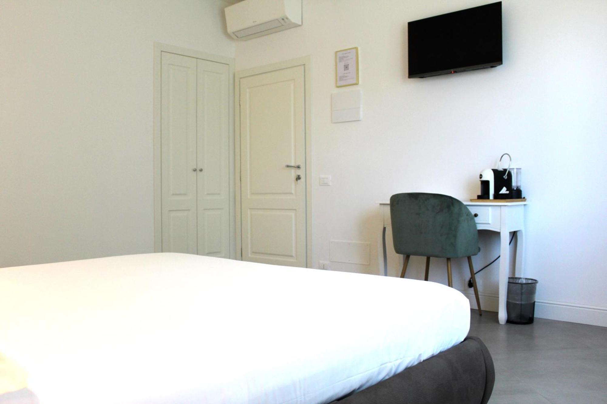 Villa Forte Salvi - Rooms Peschiera del Garda Exteriör bild